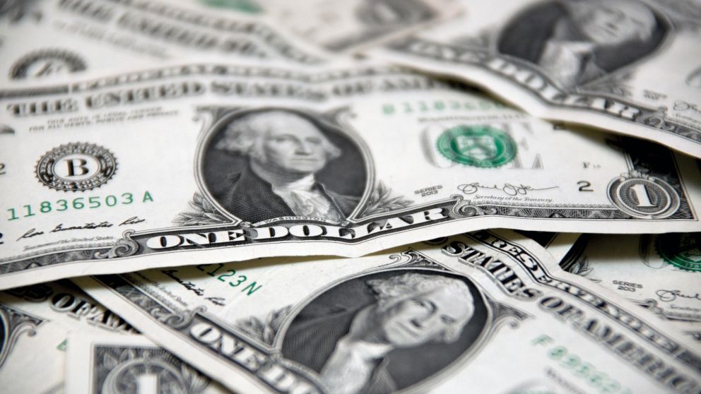 El dólar estadounidense se mantiene al hilo por tercer día consecutivo