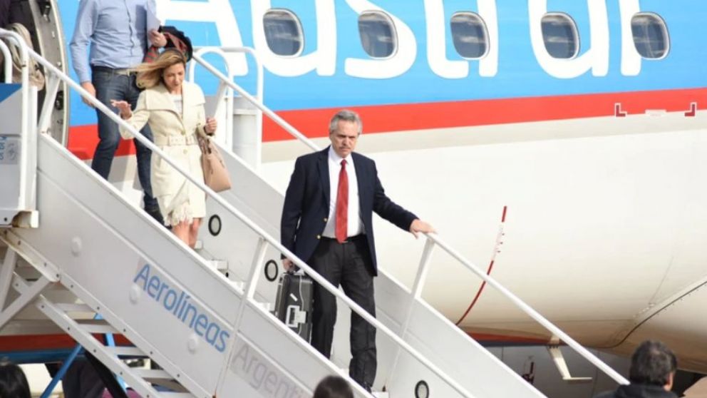 Alberto Fernández se encuentra con rumbo a España, donde dará clases y se reunirá con Pedro Sánchez