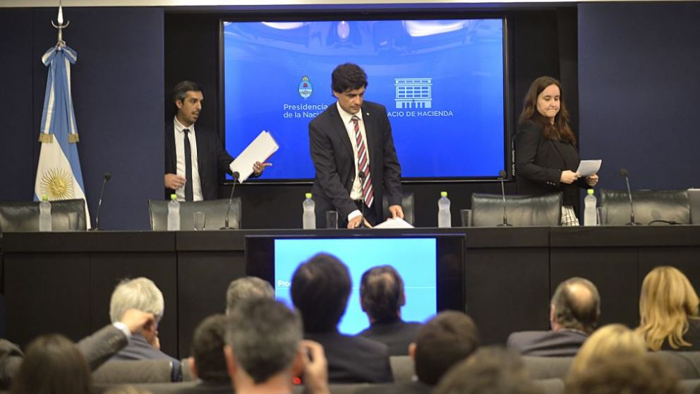 Lacunza concurrirá el próximo miércoles a una reunión con diputados y senadores