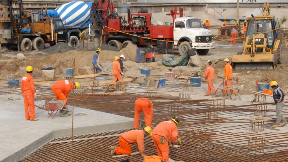 YPF analiza paralizar obras en La Plata