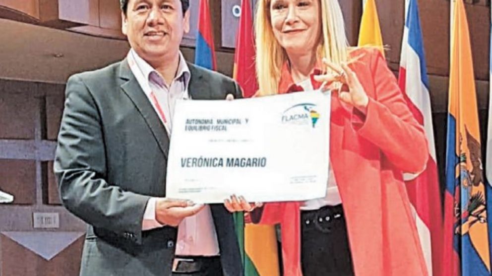 Distinción a Magario en cumbre de alcaldes
