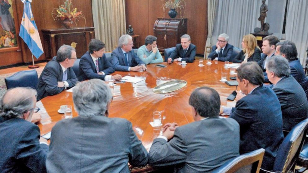 Lacunza se reunió con legisladores de Cambiemos y les adelantó la iniciativa