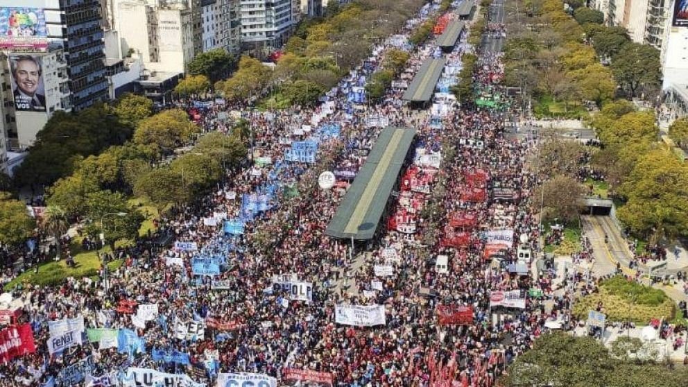 La protesta desbordó las calles del centro porteño