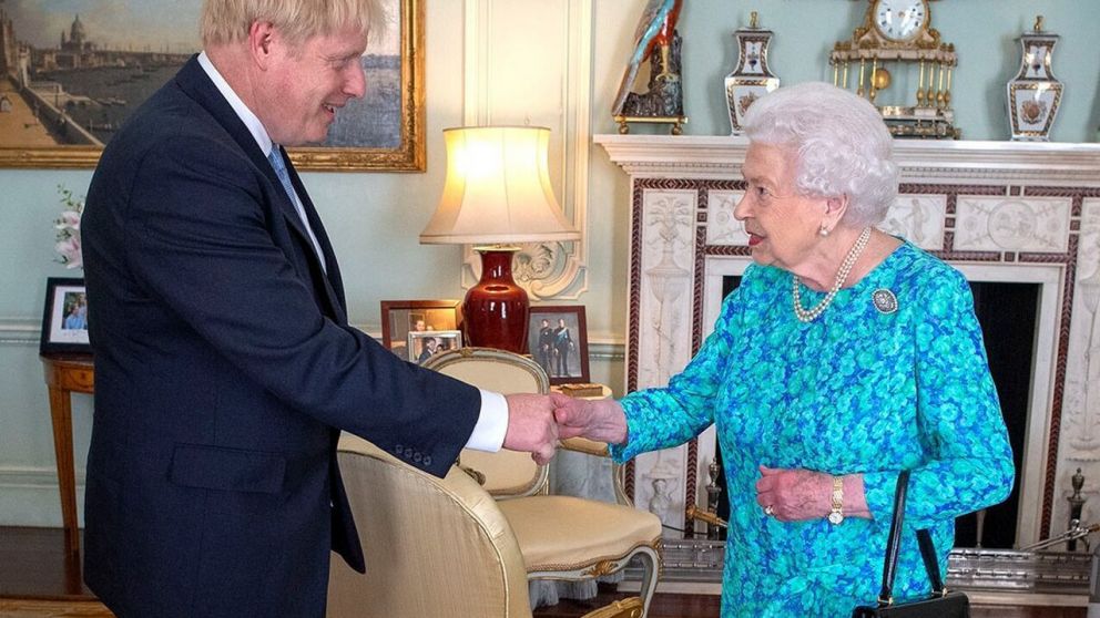 Isabel II aceptó ayer mismo la petición de Johnson