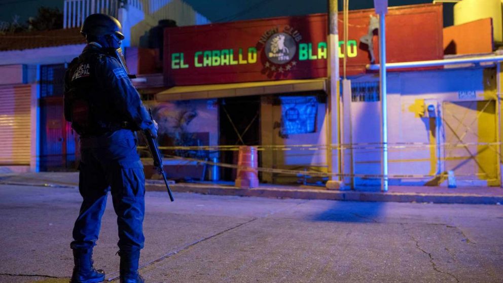 Los asesinos entraron a los tiros, rociaron el local con combustible y arrojaron bombas molotov