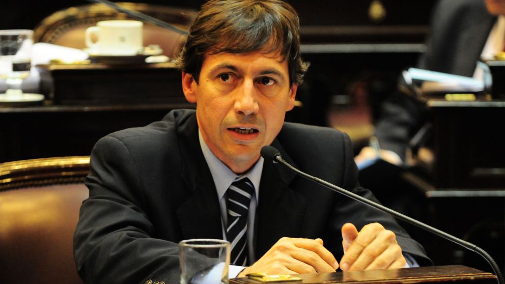 Naidenoff profundizó la apuesta a la confrontación