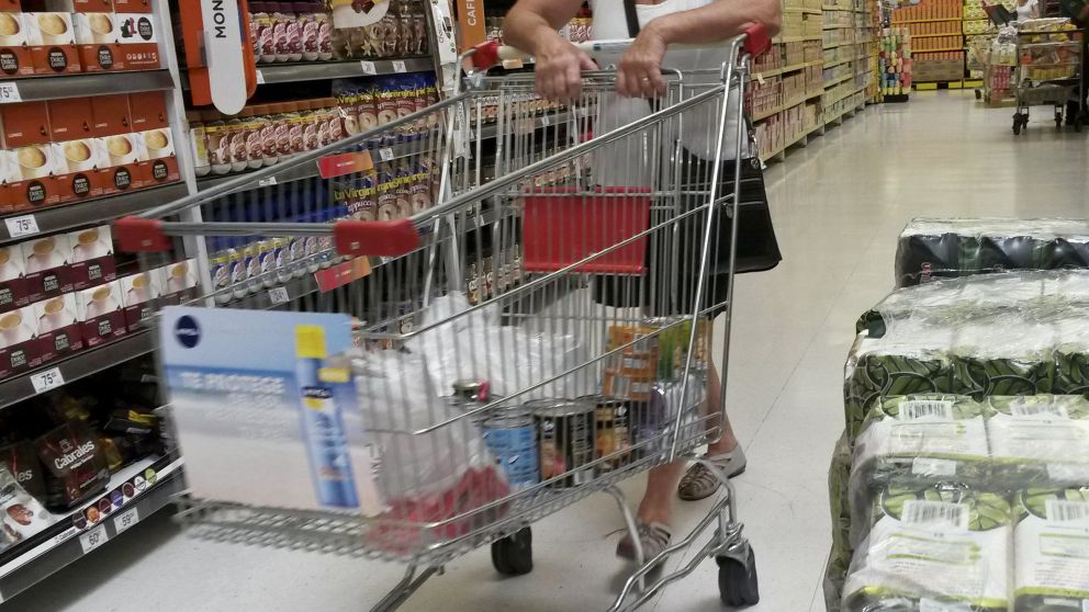 Las compras arrastran doce meses seguidos en baja