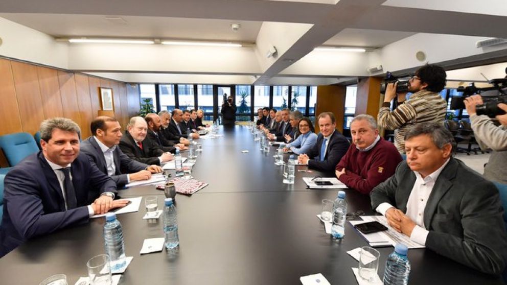 Los mandatarios provinciales se quejaron de que las medidas del Gobierno no fueron consensuadas