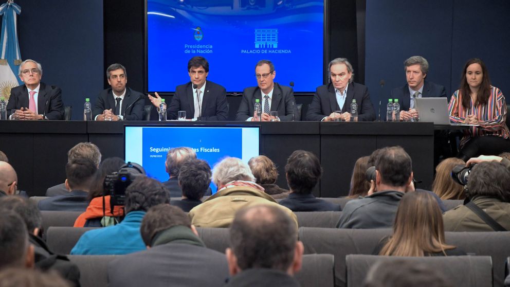 Lacunza se lleva a dos funcionarios de su equipo en la Provincia