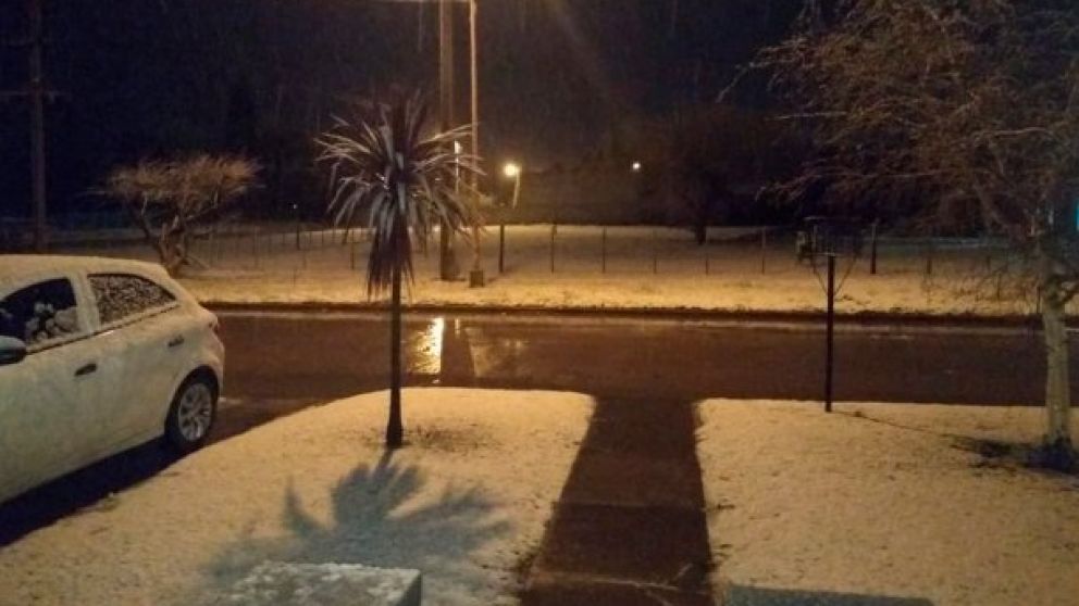 La nieve, un fenómeno que causó sensación en la costa
