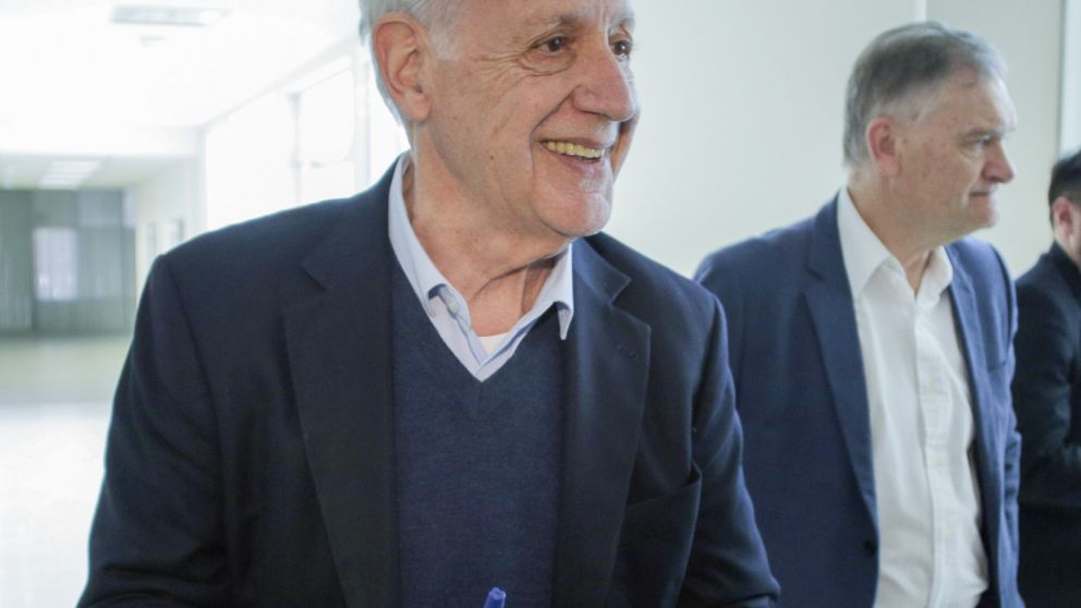 Lavagna tendió una mano al Gobierno