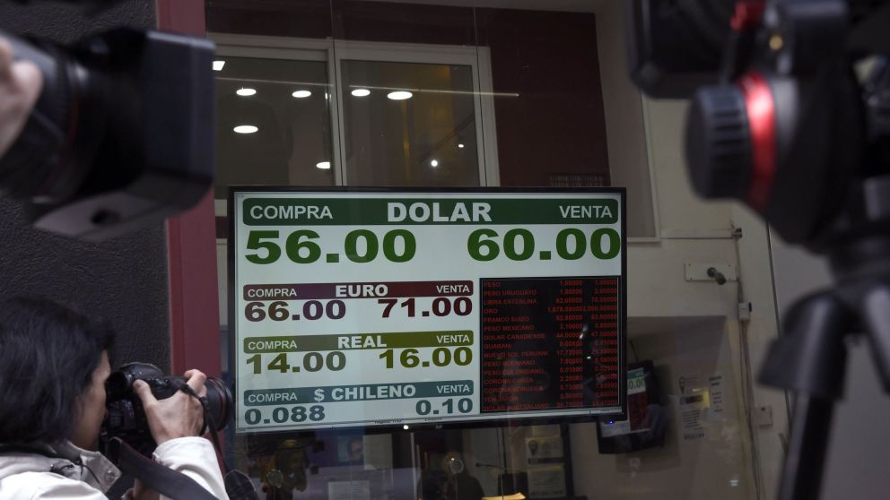 Dólar hoy: cerró $57,30 en el promedio de la city