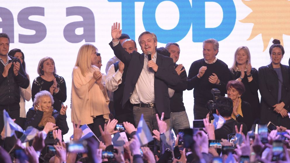 Alberto comanda los festejos; conciliador, reiter� que "se termin� la grieta"