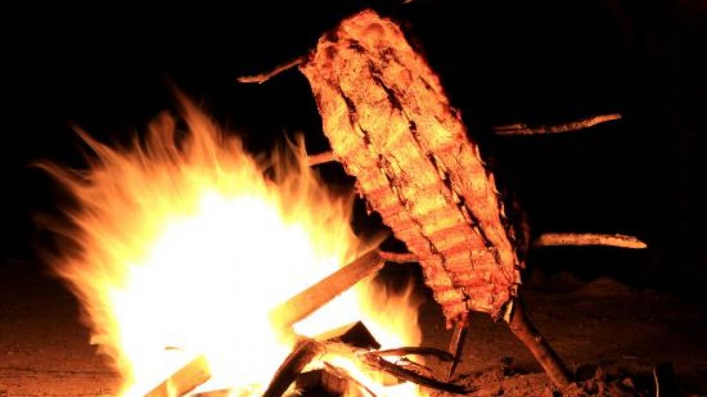En promedio, el asado cuesta $26 menos en los supermercados que en las carnicerías