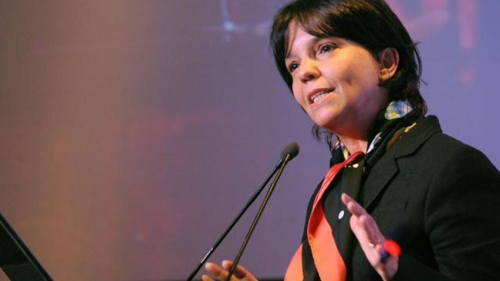 "Se necesita un tipo de cambio competitivo, pero ahora lo están decidiendo los mercados", sostuvo