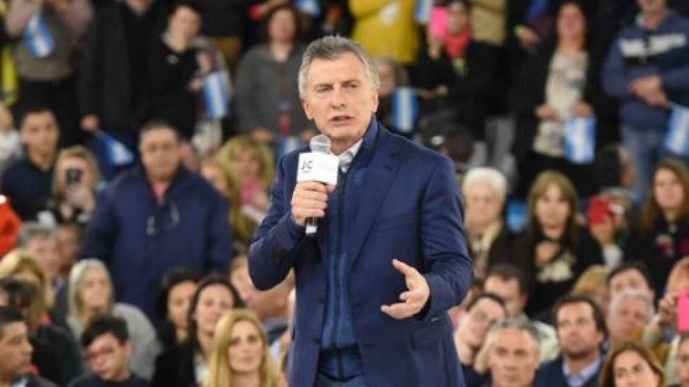 Macri utiliza las casillas electrónicas para reclutar votos