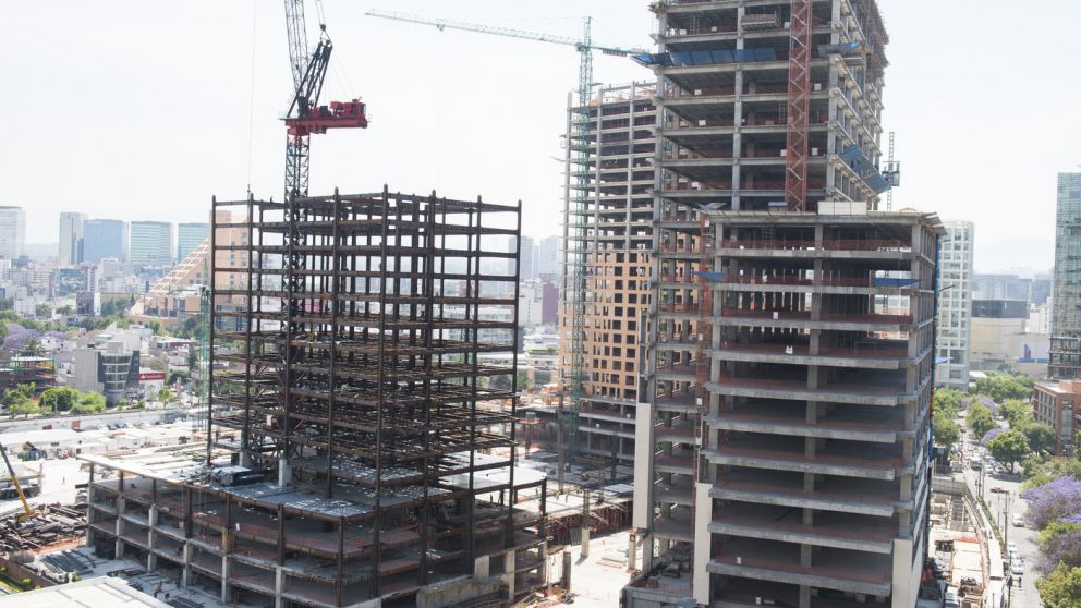 La inversión en construcción también disminuyó