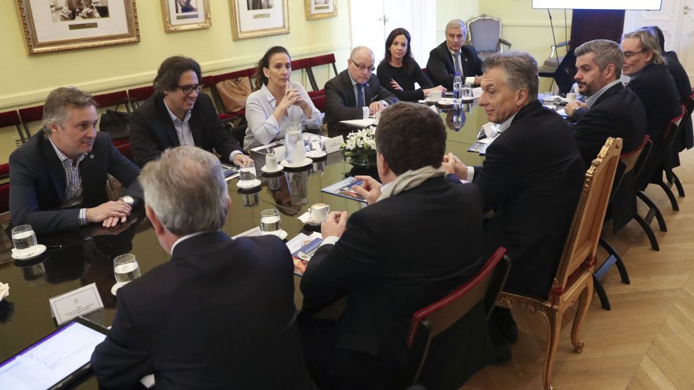 El Gobierno dice que la crisis externa no complica la campaña pero evitará hablar de economía