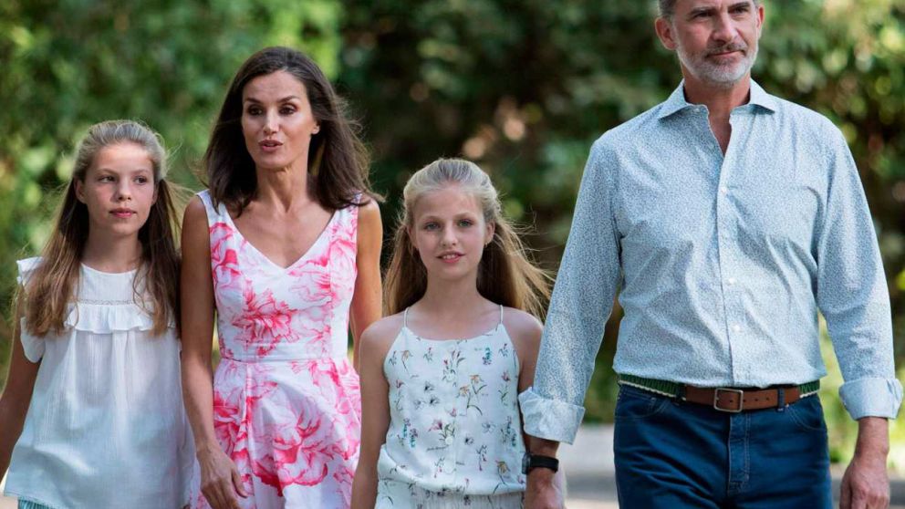 De vacaciones, Felipe VI envió un mensaje político