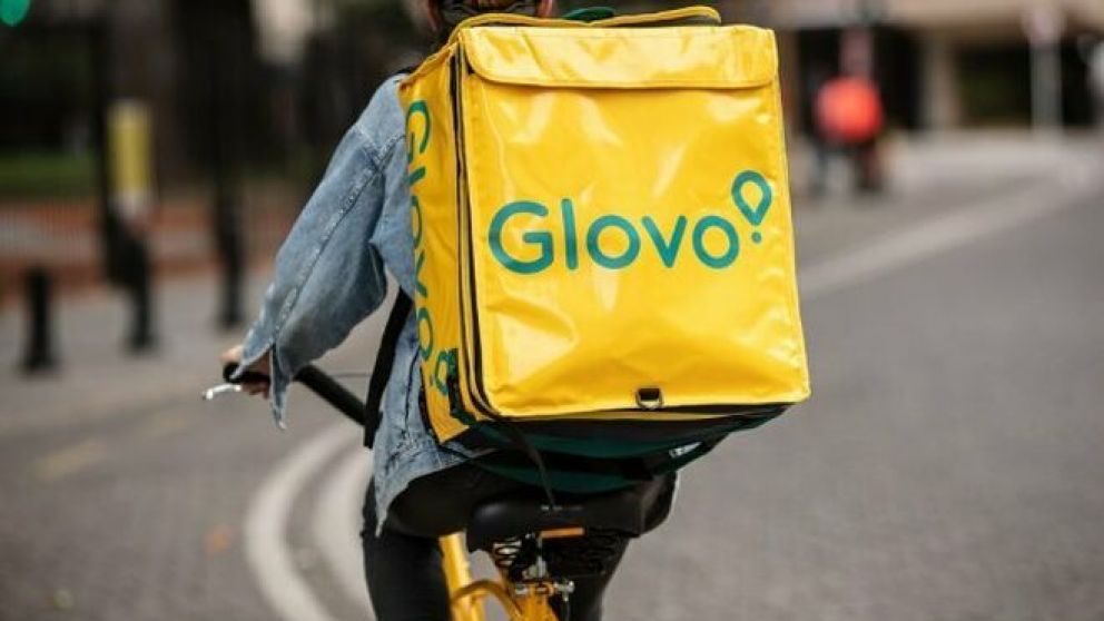 Hace días un repartidor de Glovo de 63 años fue atropellado y la empresa sólo se preocupó por la pizza que debía entregar
