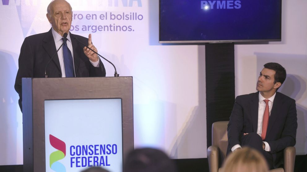 Roberto Lavagna presentó hoy su programa económico "Reactivar Argentina"