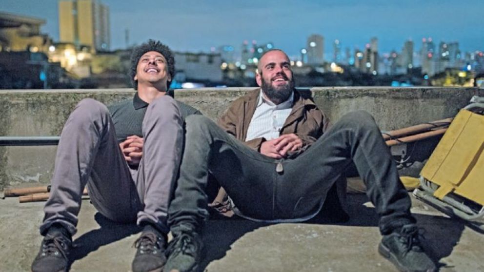 El protagonista busca salir de la actividad ilegal y poner su propio negocio. El elenco fue elegido tras un intenso casting. Participa un popular youtuber.