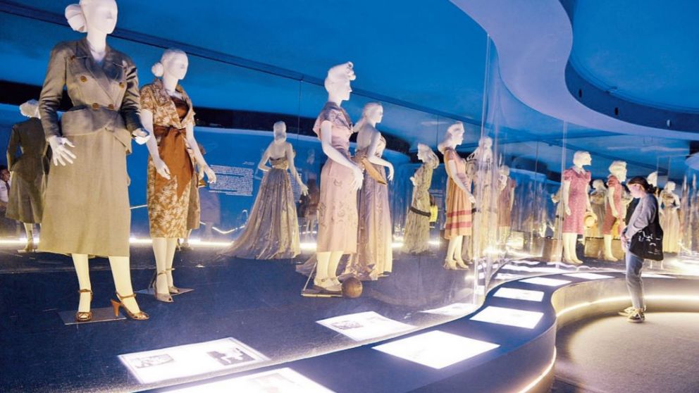 Exposiciones de moda: trajes de colecci�n