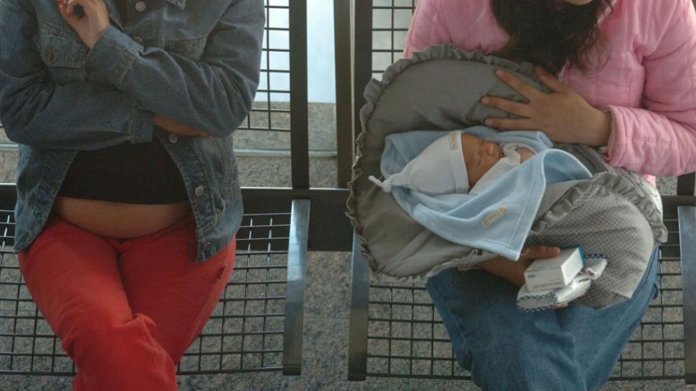 A favor y en contra, los especialistas se lanzaron a un fuerte debate sobre la adopción prenatal