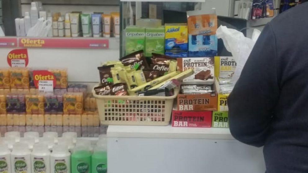 Denunciar�n a Farma24 en el conurbano y lograron que Carrefour no venda cigarrillos en CABA