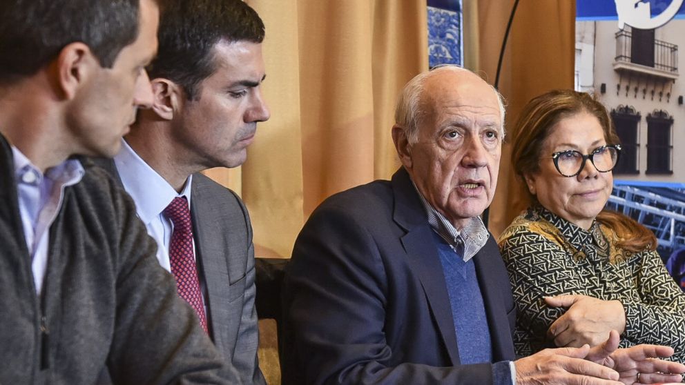 Lavagna llevó ayer su campaña a Bahía Blanca