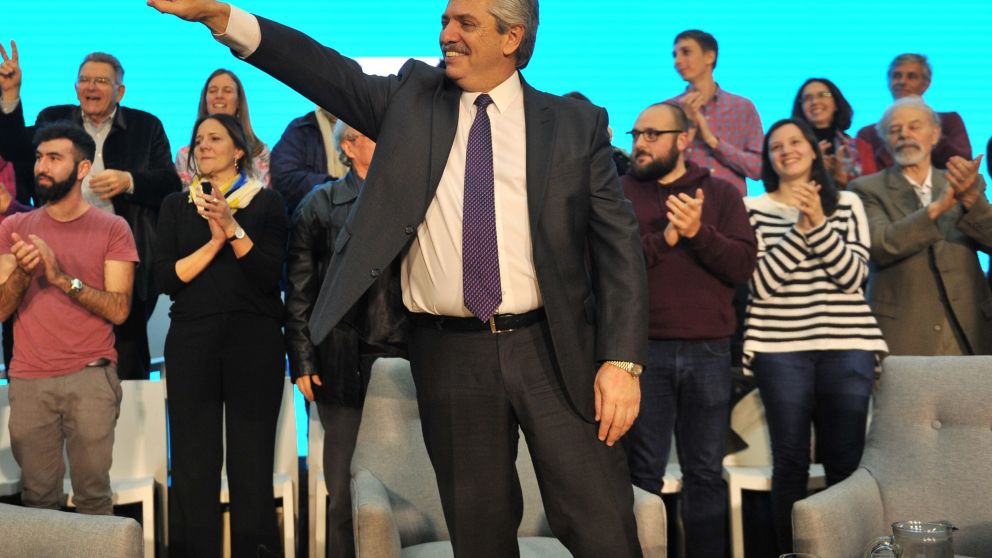 Fenández continúa con propuestas de cambio