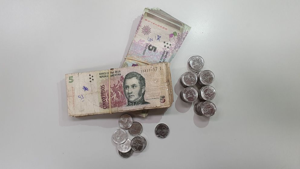 Chau al billete de $5: las monedas ocuparán su lugar