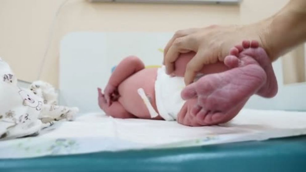 La primera niña en ser objeto de una adopción prenatal nació el 21 de julio