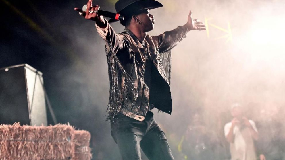 Lil Nas X rompió el récord de 16 semanas en la lista de los singles más escuchados