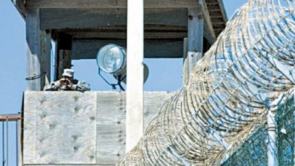 Dos guardias fueron tomados como rehenes