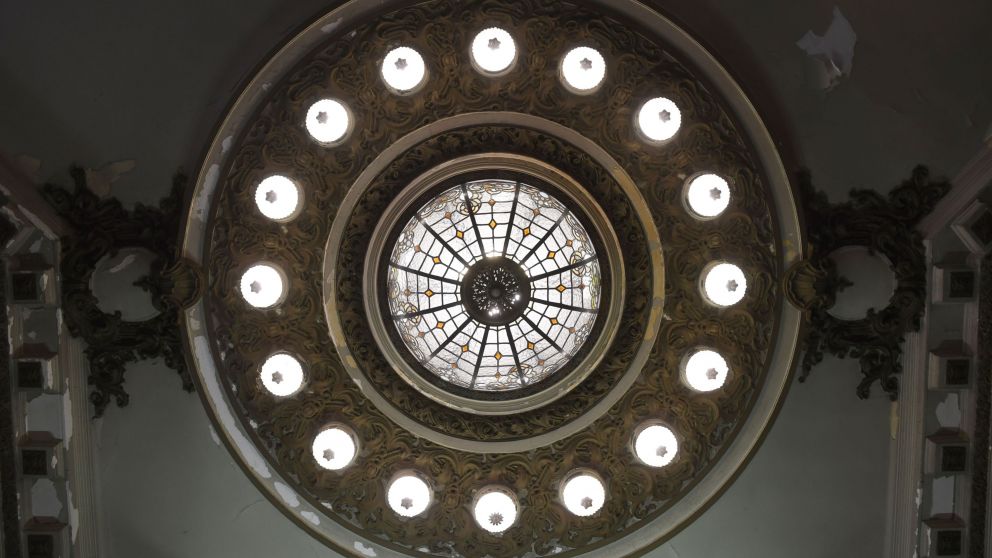 La cúpula se eleva hasta los 52 metros y conserva 1.200 m2 de vitrales