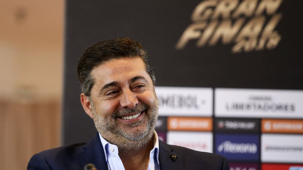 Daniel Angelici tendrá más tiempo para que Boca pueda fichar un reemplazo para Darío Benedetto