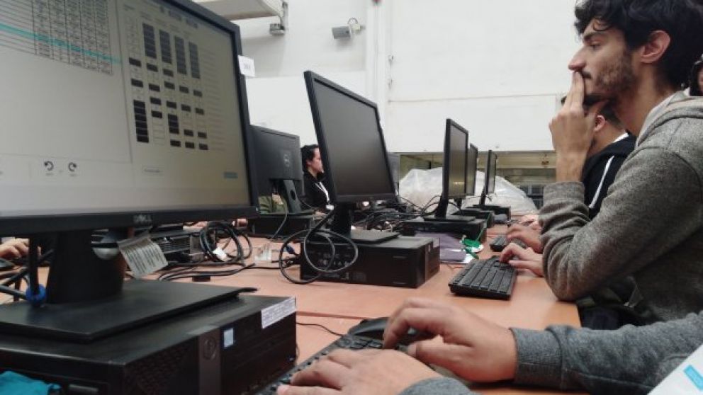 Pese a las críticas, el Gobierno insiste con la transmisión de telegramas digitalizados