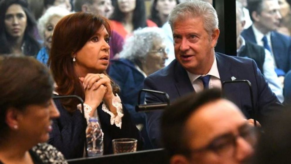 Cristina Kirchner en la lectura de la causa junto a Carlos Beraldi