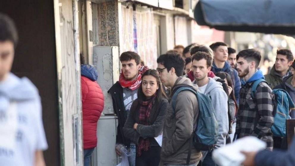 Seis de cada diez argentinos están dispuestos a resignar salario con tal de mantener el empleo