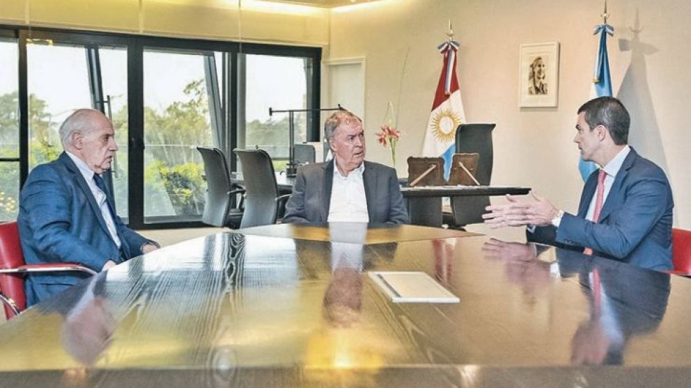 Schiaretti sumó otra foto con candidatos en la sede de gobierno