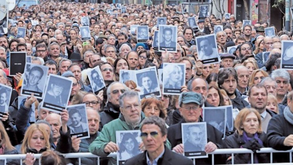 Una postal que se repitió los últimos 24 años en Pasteur al 600
