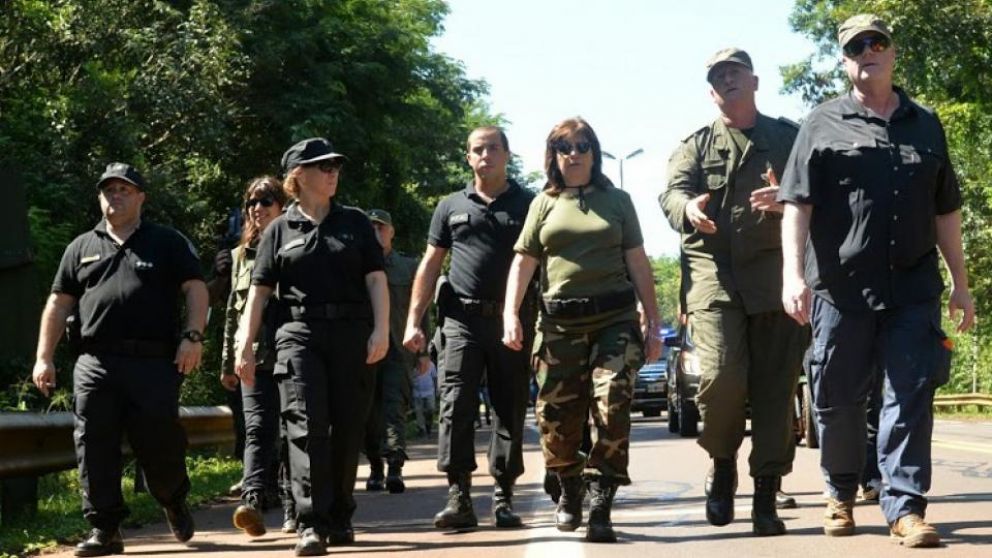 "¿Qué tiene de malo que el profesor sea un gendarme?", cuestionó Bullrich