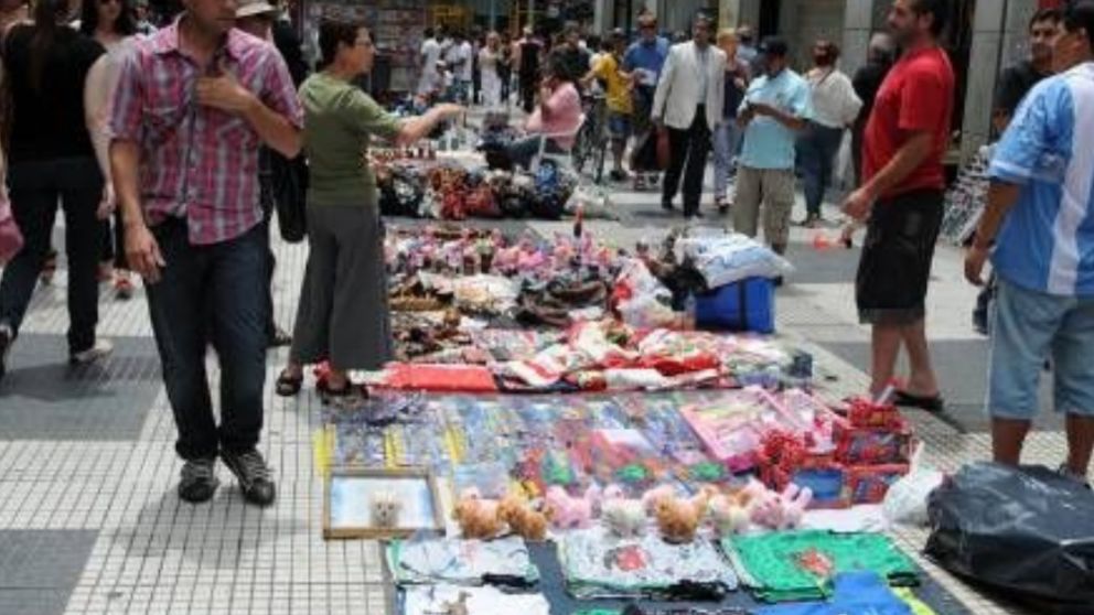 La venta ilegal callejera en la Ciudad subió 25% en junio