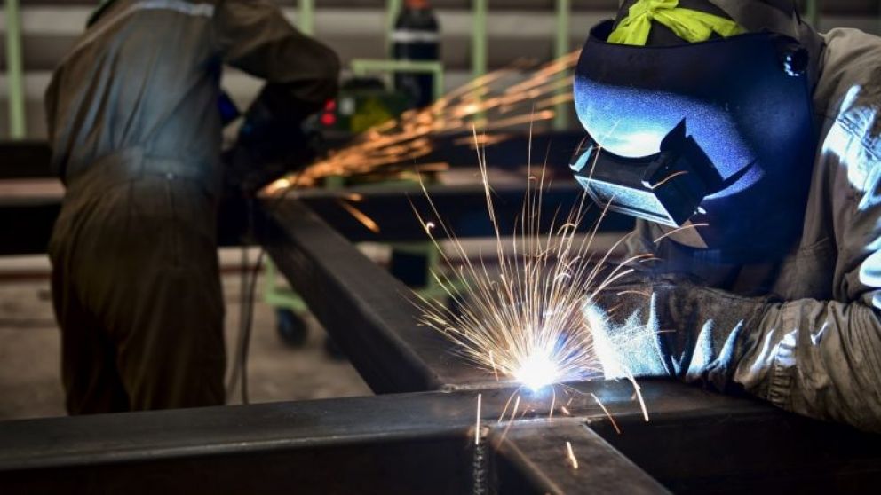 El Indec inform� que la producci�n industrial se desplom� 13,4%