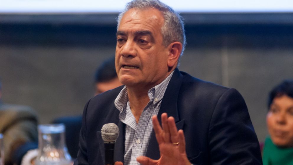 Presidente de Coninagro advirtió que "las economías regionales están mal"