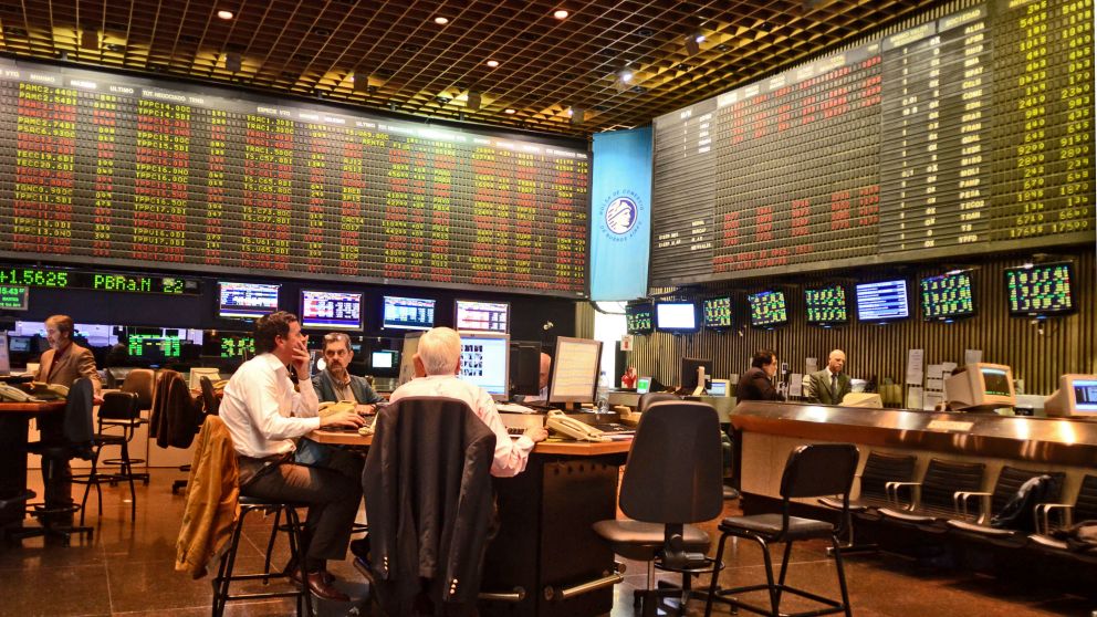 El riesgo pa�s marca un nuevo r�cord y el S&P Merval opera en baja 