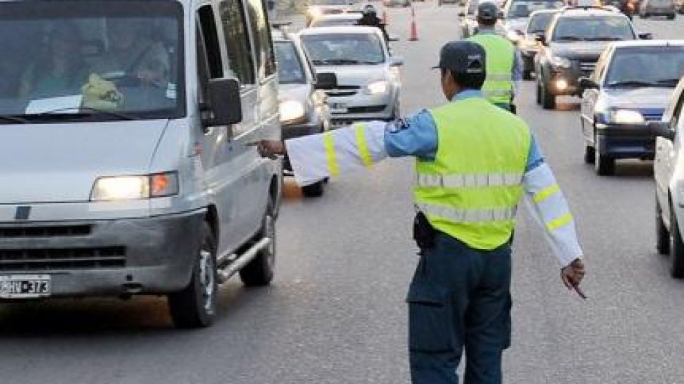 Lanzan la cédula verde y azul digital para autos y motos