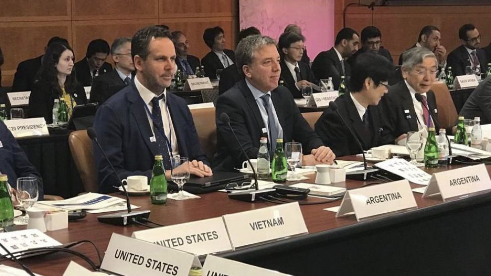 El Central busca contener a la divisa norteamericana quieta