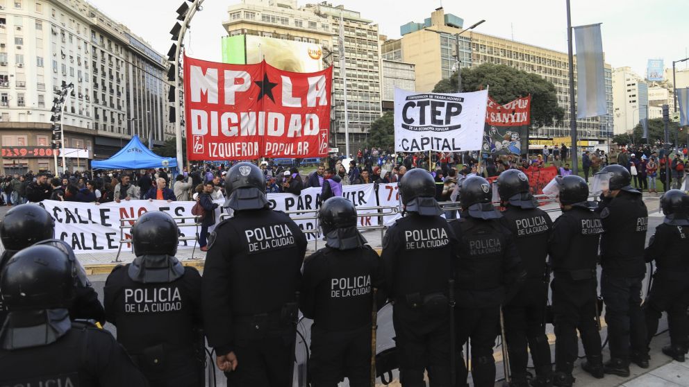La Policía de la Ciudad impidió el acampe frente al Obelisco